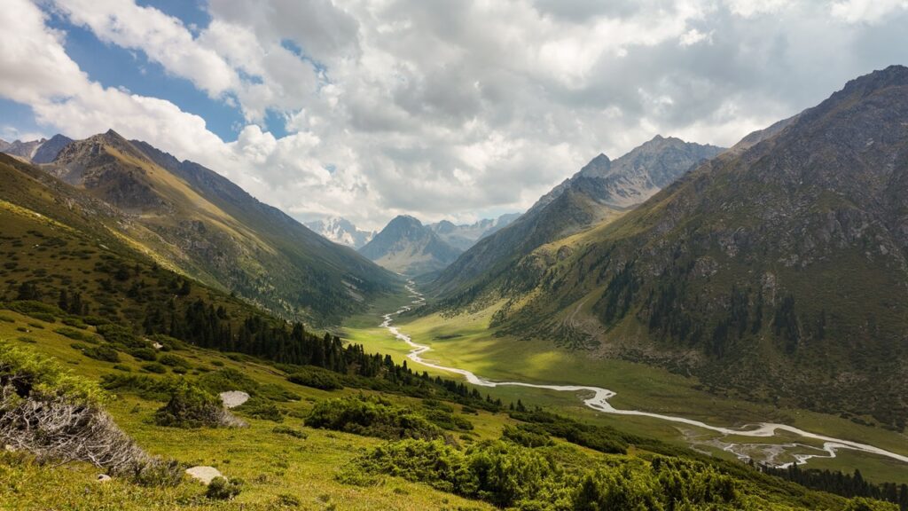 Kyrgyzstan Trail Ak Suu gorge